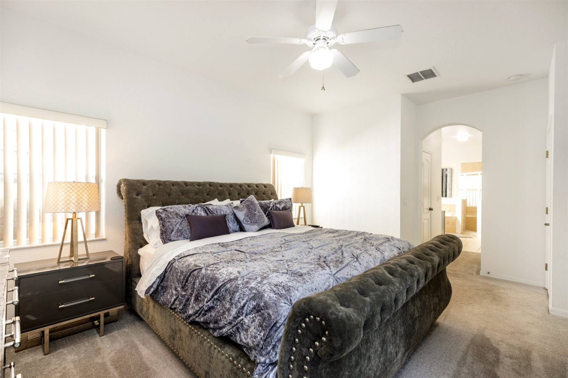 Primary suite with king bed and en-suite bathroom