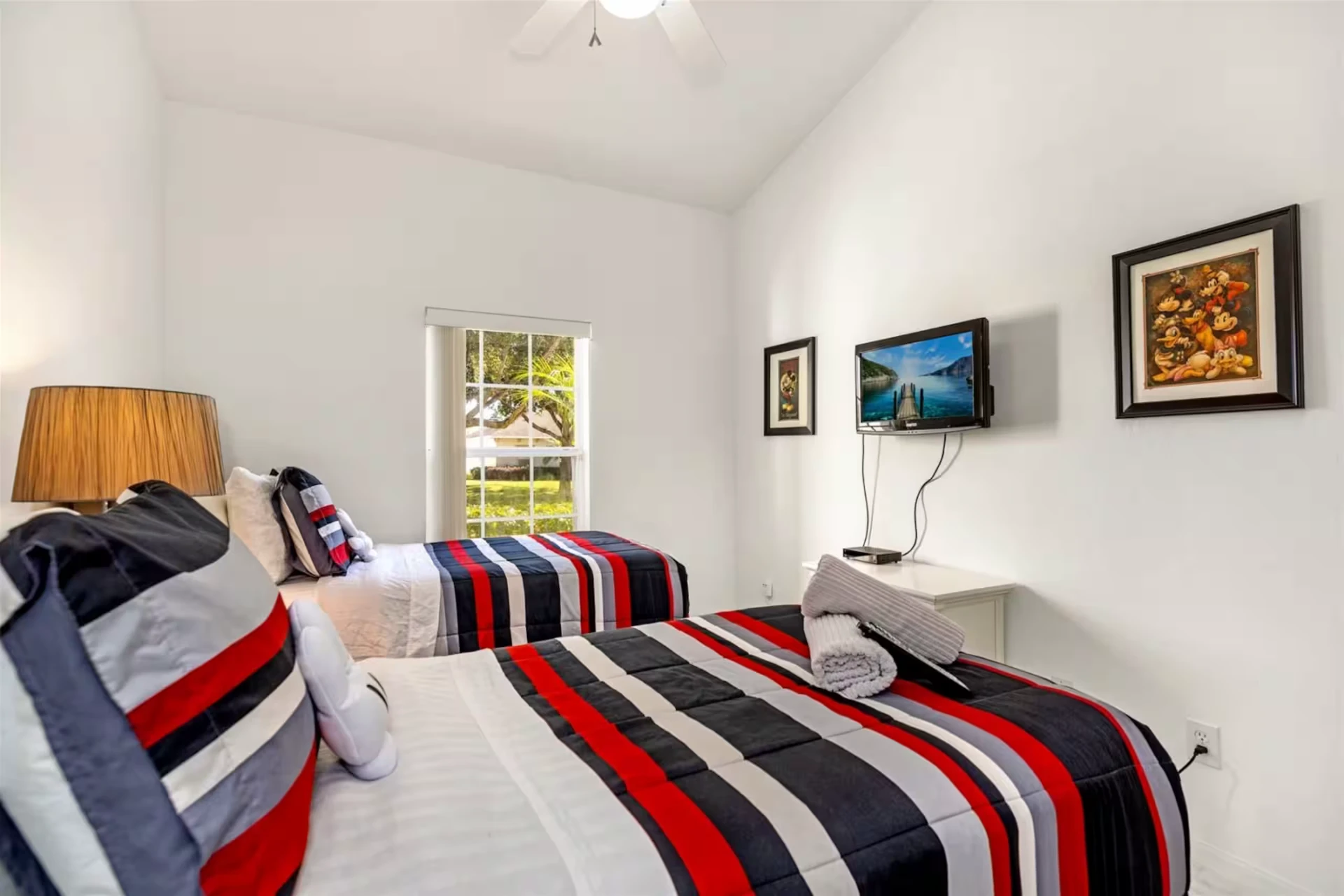 Kids' twin bedroom with Disney artwork