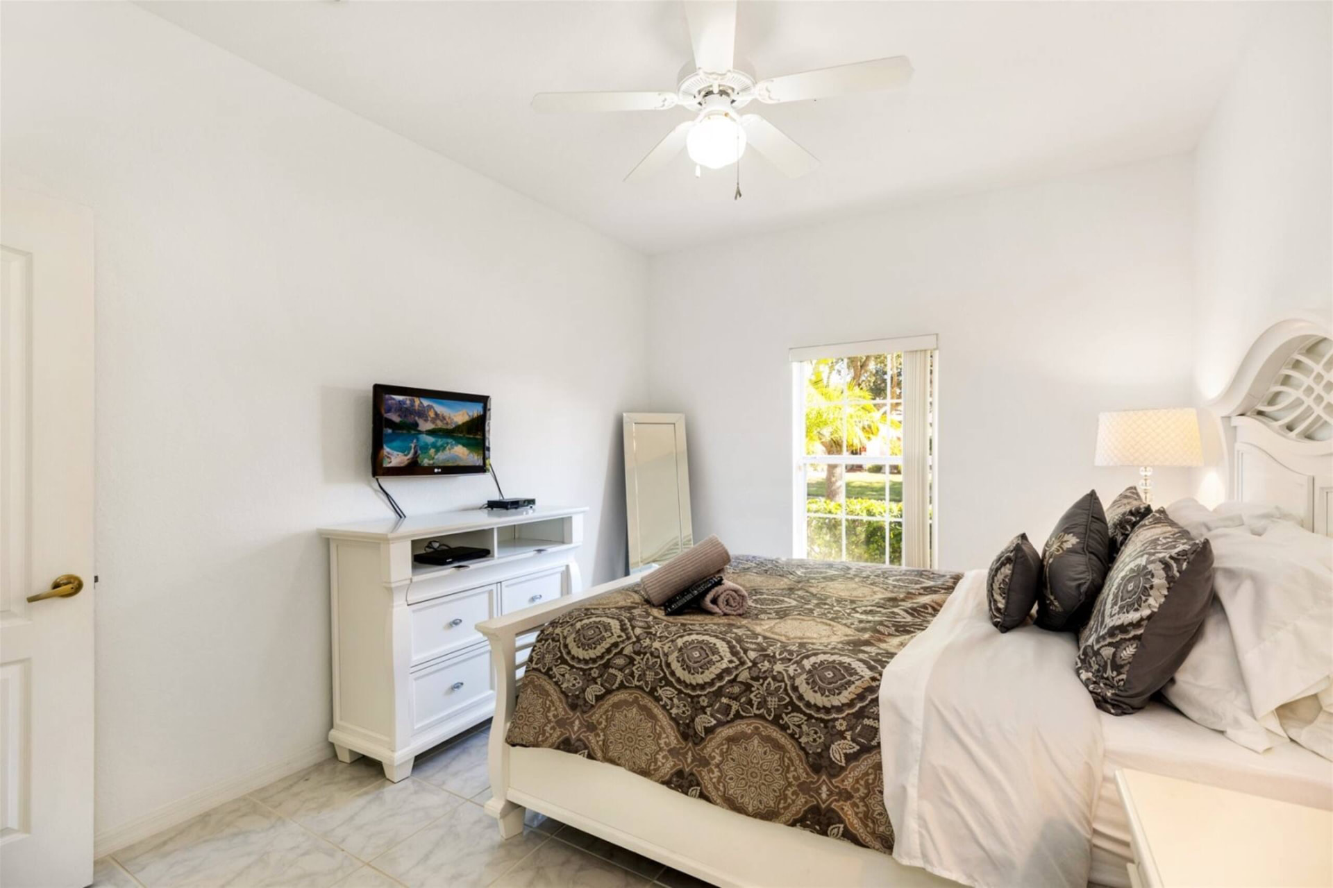 Second bedroom with queen bed and TV